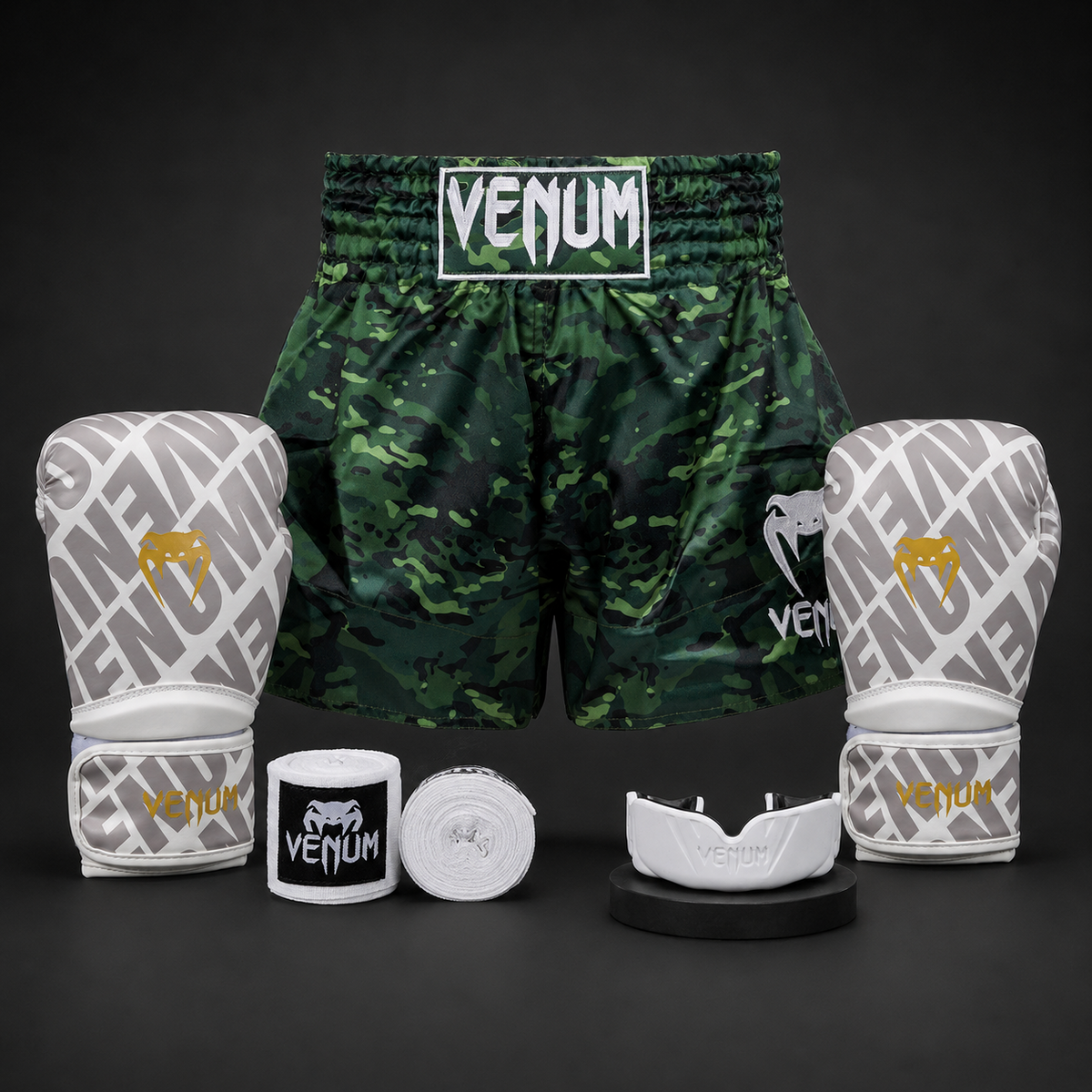 Venum Forest Camo White Gold Fightset con pantaloncini, guantoni, paradenti e fasce